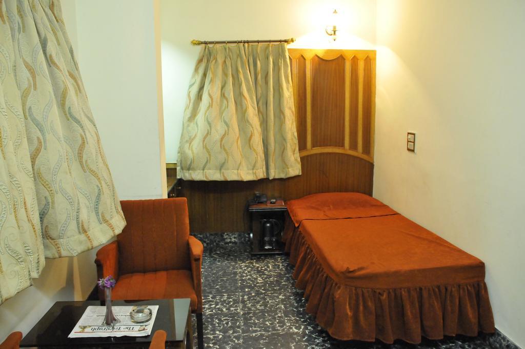 Hotel Heera Kolkata Luaran gambar