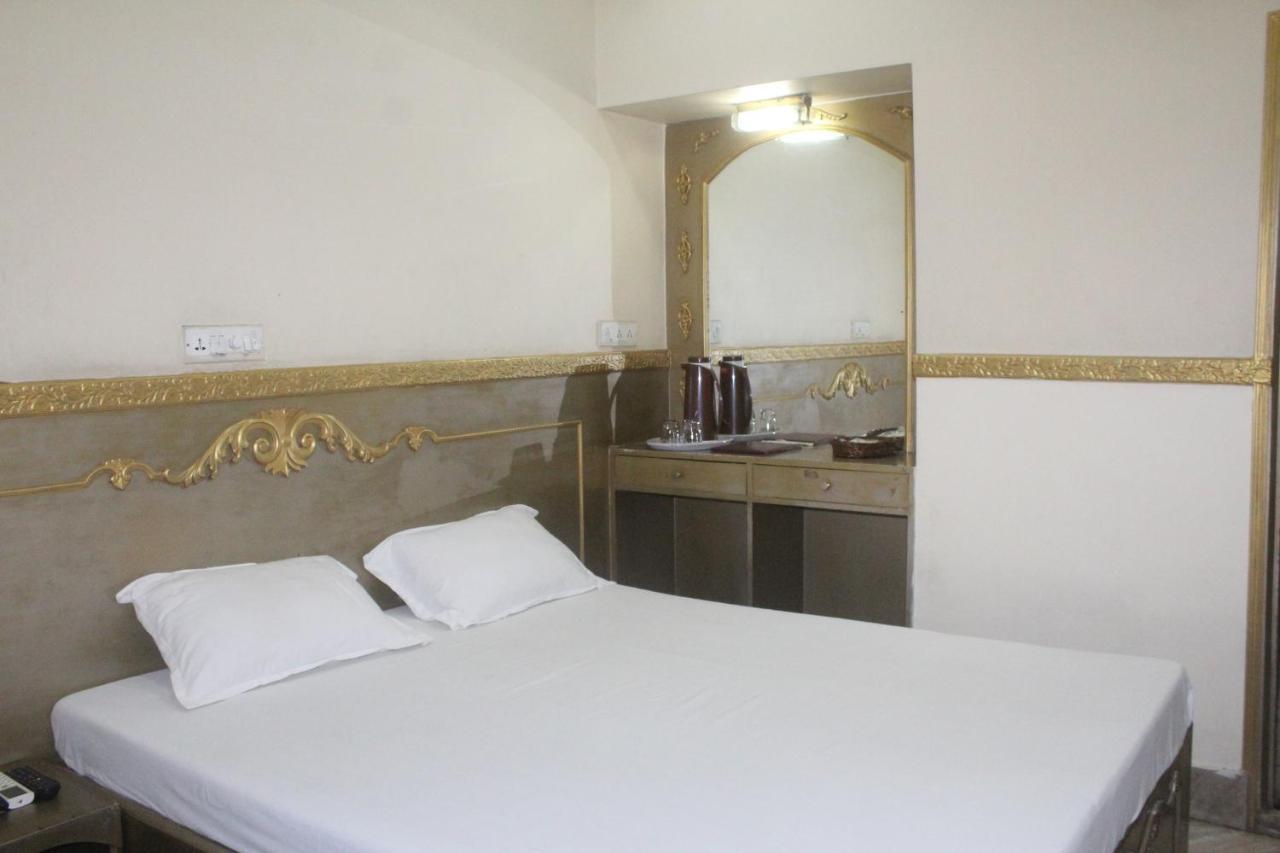 Hotel Heera Kolkata Luaran gambar